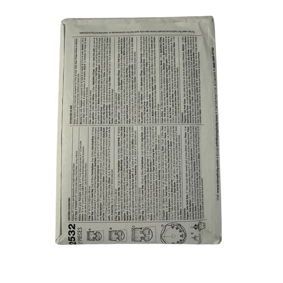 Simplicity Holiday Tree Skirt Gift Bags & Ornament Penguin Sewing Pattern - Picture 2 of 2